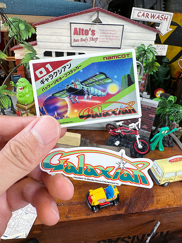ナムコ　オフィシャル　ステッカー　ギャラクシアン　（ソフト＆タイトルロゴ）　初代ファミコン ■ アメリカン雑貨 アメリカ雑貨 | 