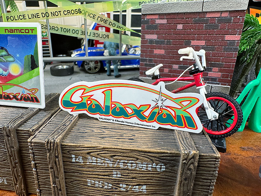 ナムコ　オフィシャル　ステッカー　ギャラクシアン　（ソフト＆タイトルロゴ）　初代ファミコン ■ アメリカン雑貨 アメリカ雑貨 |  | 04