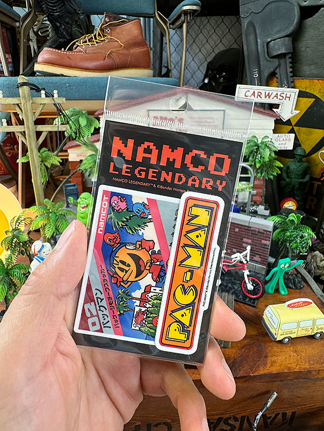 ナムコ　オフィシャル　ステッカー　パックマン　（ソフト＆タイトルロゴ）　初代ファミコン ■ アメリカン雑貨 アメリカ雑貨 |  | 01