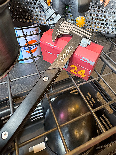 タックフォース　斧型　栓抜き＆アイスピック　Gotta Open It！　（ストーンウォッシュ） ■ アメリカン雑貨 アメリカ雑貨 |  | 01