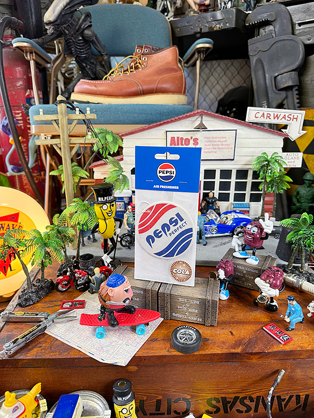 ペプシ　エアーフレッシュナー　（ペプシ・パーフェクト）　コーラの香り　バック・トゥ・ザ・フューチャー Part2に登場したあのペプシ |  | 01