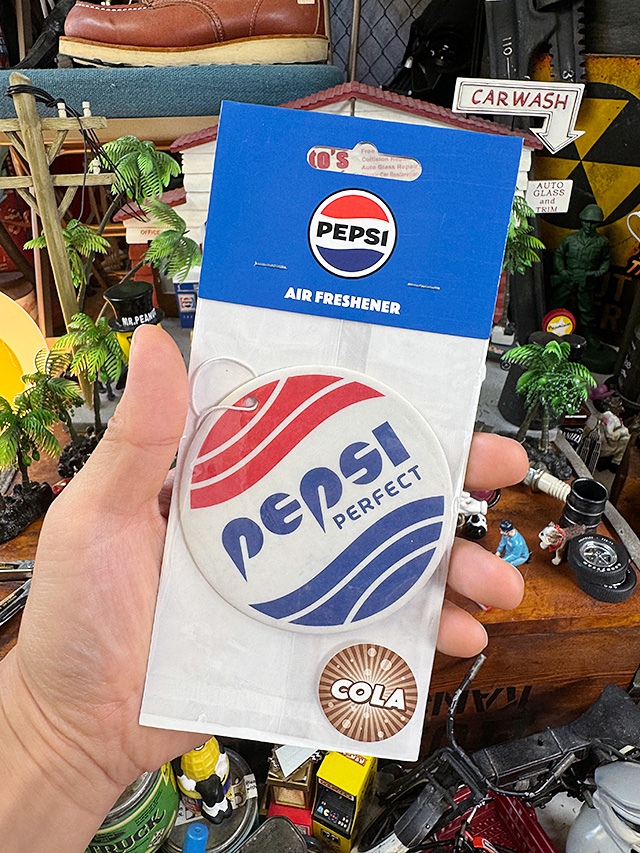 ペプシ　エアーフレッシュナー　（ペプシ・パーフェクト）　コーラの香り　バック・トゥ・ザ・フューチャー Part2に登場したあのペプシ |  | 02