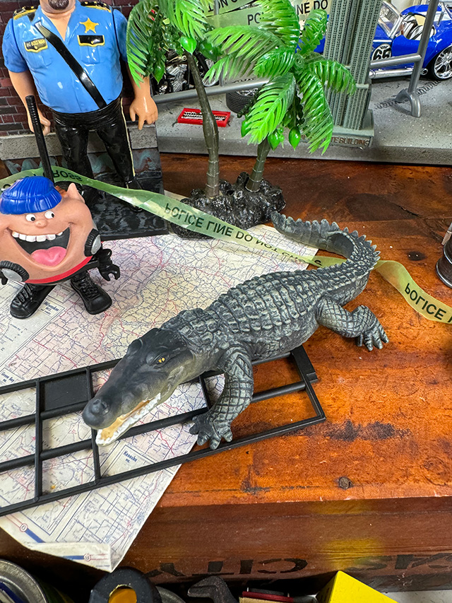 ワニ　フィギュア　Mサイズ　（クロコダイル）　爬虫類リアルフィギュア ■ アメリカン雑貨 アメリカ雑貨 |  | 01
