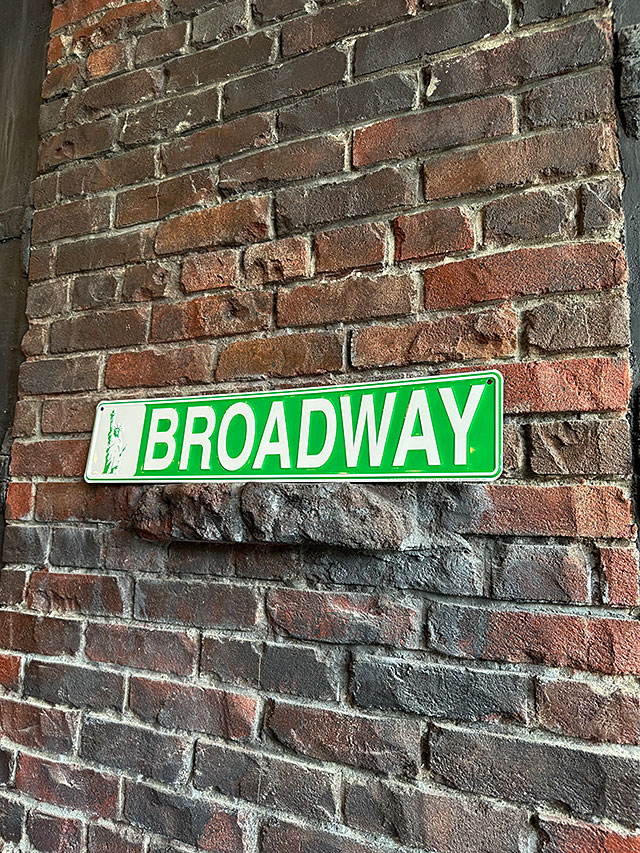 ニューヨーク　ブロードウェイ　ストリートサイン　ブリキ看板 ■ アメリカン雑貨 アメリカ雑貨 |  | 04