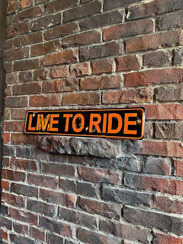 LIVE TO RIDE　走るために生きる　ストリートサイン　ブリキ看板 ■ アメリカン雑貨 アメリカ雑貨 |  | 03
