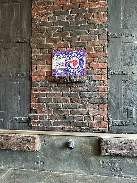 ポンティアック　サービス　チーフポンティアック　ブリキ看板　エイジングサイン ■ アメリカン雑貨 アメリカ雑貨 |  | 04