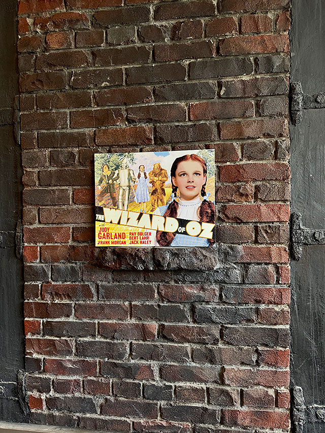 映画　オズの魔法使い　ブリキ看板　（黄色いレンガの道） ■ アメリカン雑貨 アメリカ雑貨 |  | 03
