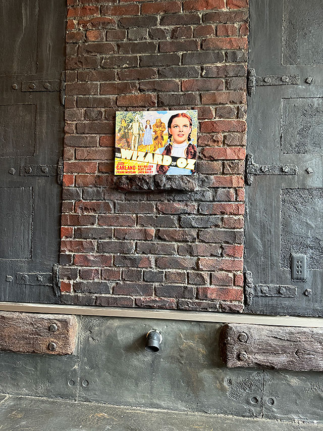 映画　オズの魔法使い　ブリキ看板　（黄色いレンガの道） ■ アメリカン雑貨 アメリカ雑貨 |  | 04