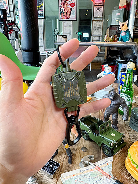 ポストジェネラル　ミリタリーテイスト　リールキーホルダー　（オリーブ）　コード伸長65cm ■ アメリカン雑貨 アメリカ雑貨 |  | 05