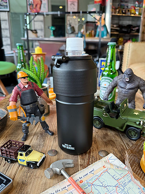 ポストジェネラル　ダブルウォール　保冷　保温　ペットボトルホルダー　500ml〜650ml　（ブラック）　真空断熱2重構造　ステンレス製 | 