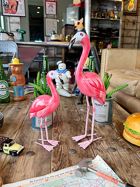 ピンクフラミンゴ　木彫り人形　（大小2体セット）　ウッドカービング ■ アメリカン雑貨 アメリカ雑貨 | 