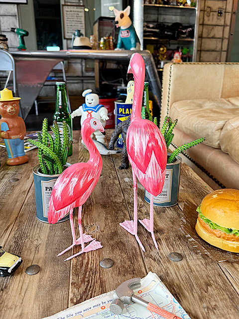 ピンクフラミンゴ　木彫り人形　（大小2体セット）　ウッドカービング ■ アメリカン雑貨 アメリカ雑貨 |  | 02