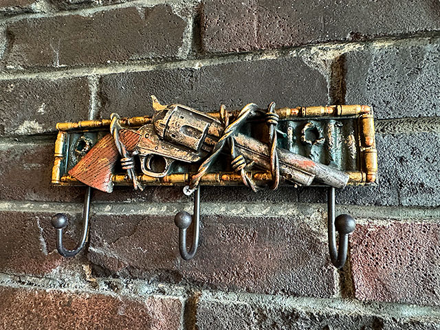 リボルバーガン　ウォールフックボード　3フック ■ アメリカン雑貨 アメリカ雑貨 | 