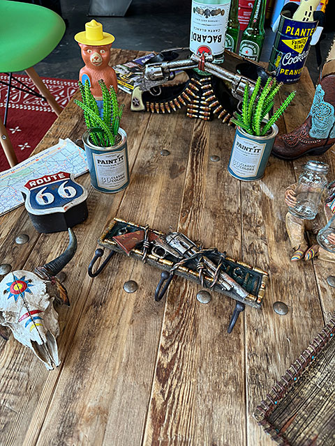 リボルバーガン　ウォールフックボード　3フック ■ アメリカン雑貨 アメリカ雑貨 |  | 10