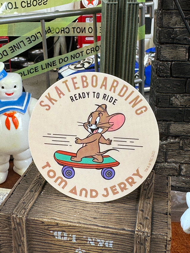 トムとジェリー　オフィシャル　ステッカー　（スケボージェリー） ■ アメリカン雑貨 アメリカ雑貨 | 