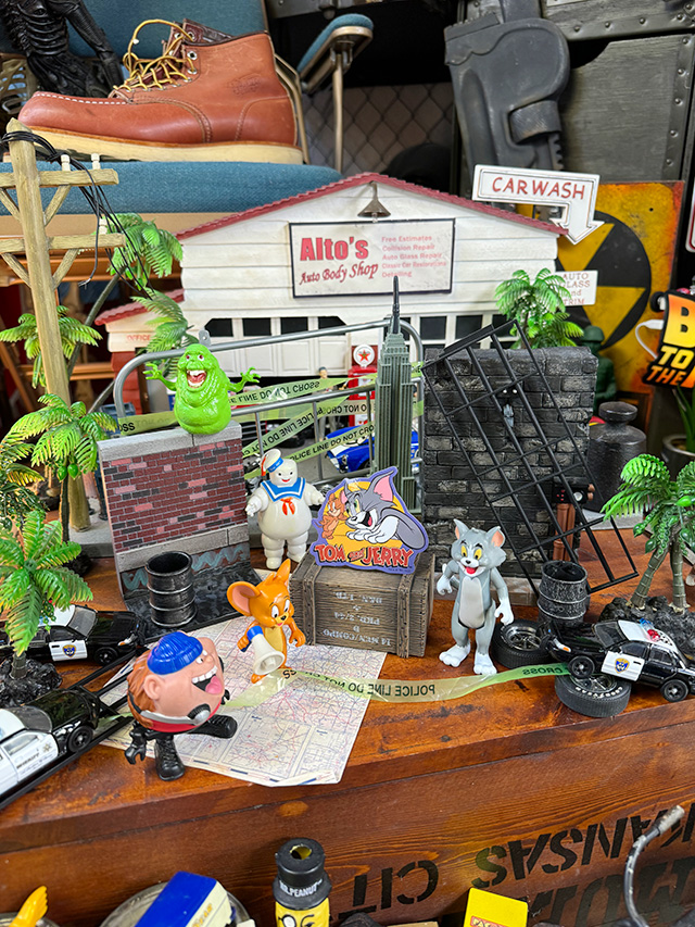 トムとジェリー　オフィシャル　ステッカー　（挑発しあう二人） ■ アメリカン雑貨 アメリカ雑貨 |  | 01