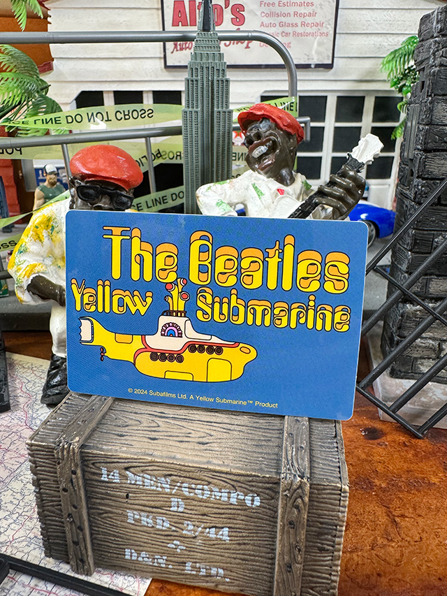 ビートルズ　イエローサブマリン　オフィシャル　ステッカー　（The Beatles Yellow Submarine） ■ アメリカン雑貨 アメリカ雑貨 | 