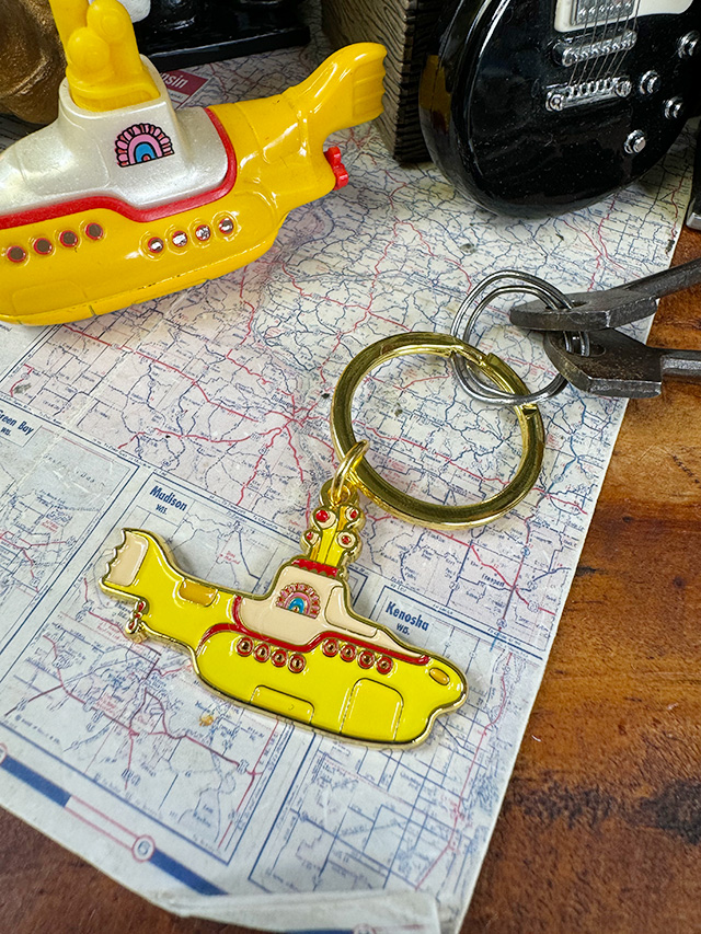 ビートルズ　イエローサブマリン　メタルキーホルダー ■ アメリカン雑貨 アメリカ雑貨 | 