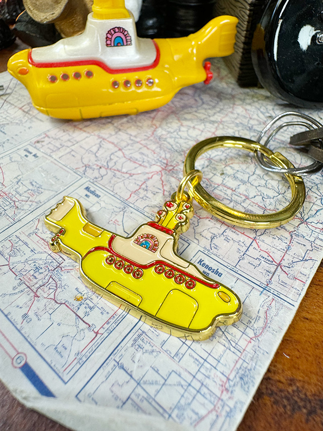 ビートルズ　イエローサブマリン　メタルキーホルダー ■ アメリカン雑貨 アメリカ雑貨 |  | 01