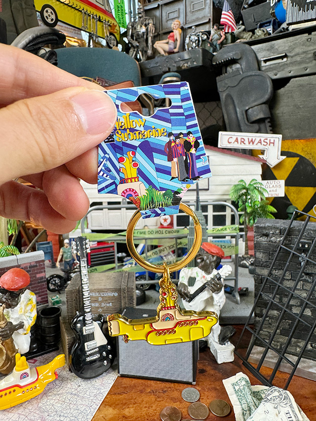 ビートルズ　イエローサブマリン　メタルキーホルダー ■ アメリカン雑貨 アメリカ雑貨 |  | 05