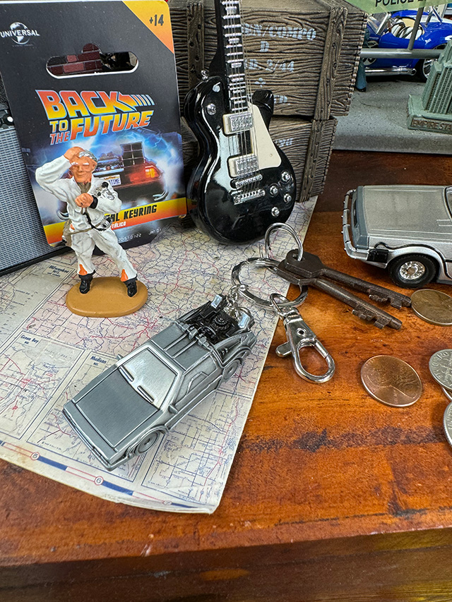 映画　バック・トゥ・ザ・フューチャー　デロリアン　3D　メタル　キーホルダー ■ アメリカン雑貨 アメリカ雑貨 |  | 01
