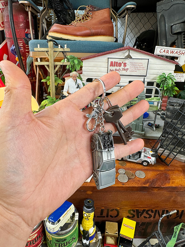 映画　バック・トゥ・ザ・フューチャー　デロリアン　3D　メタル　キーホルダー ■ アメリカン雑貨 アメリカ雑貨 |  | 06