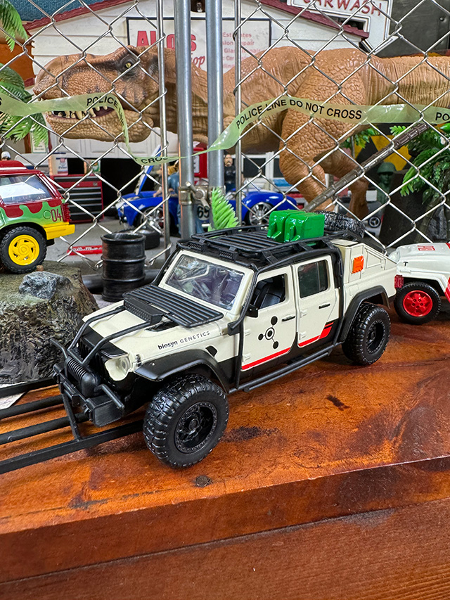 ジュラシックワールド　ジープ　グラディエーター　ダイキャストミニカー　1/32スケール ■ アメリカン雑貨 アメリカ雑貨 | 