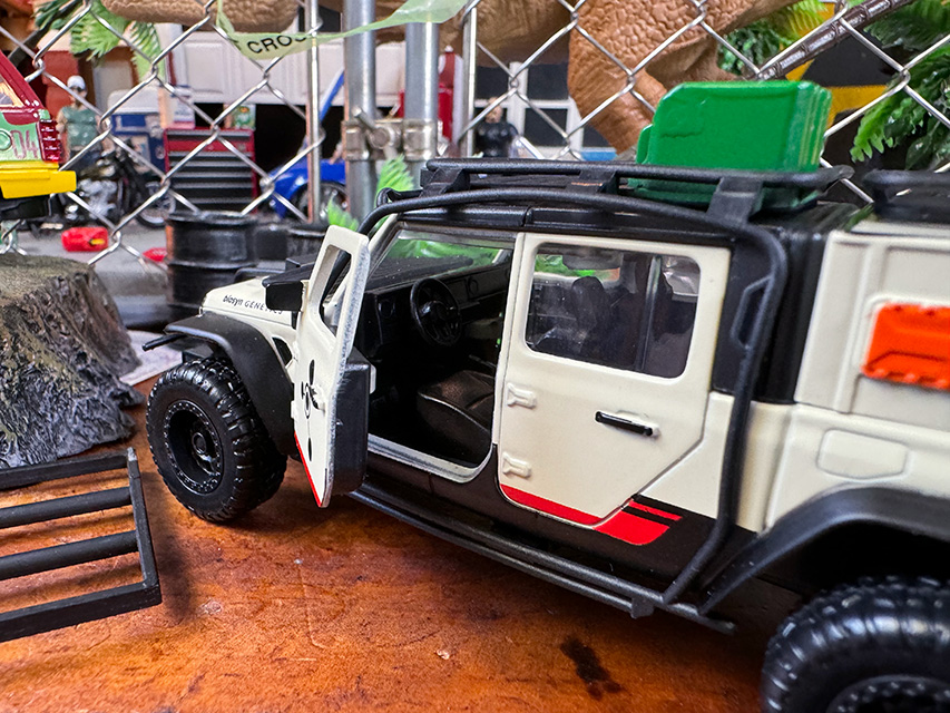 ジュラシックワールド　ジープ　グラディエーター　ダイキャストミニカー　1/32スケール ■ アメリカン雑貨 アメリカ雑貨 |  | 04