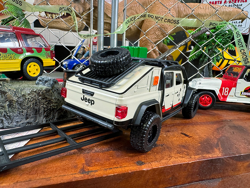 ジュラシックワールド　ジープ　グラディエーター　ダイキャストミニカー　1/32スケール ■ アメリカン雑貨 アメリカ雑貨 |  | 05