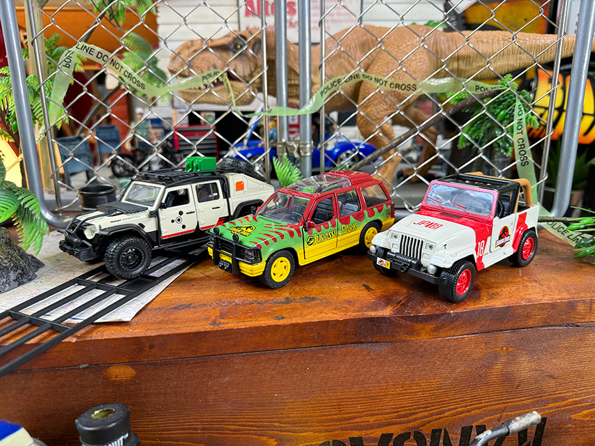 映画　ジュラシックワールド　ダイキャストミニカー　1/32スケール　（劇中車両3台セット）　ジュラシックパーク | 