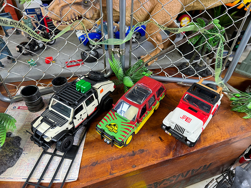 映画　ジュラシックワールド　ダイキャストミニカー　1/32スケール　（劇中車両3台セット）　ジュラシックパーク |  | 01