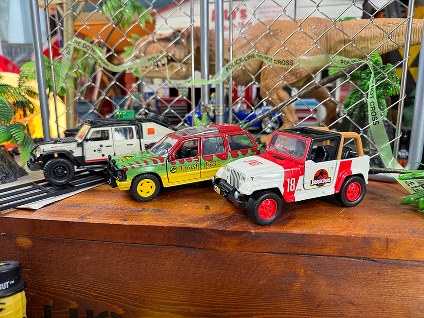 映画　ジュラシックワールド　ダイキャストミニカー　1/32スケール　（劇中車両3台セット）　ジュラシックパーク |  | 03