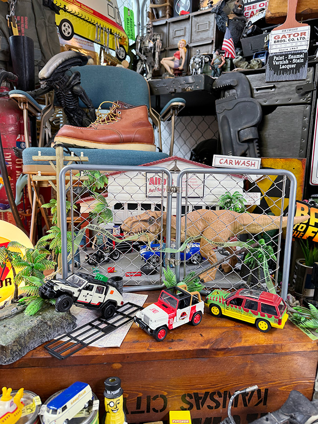 映画　ジュラシックワールド　ダイキャストミニカー　1/32スケール　（劇中車両3台セット）　ジュラシックパーク |  | 07