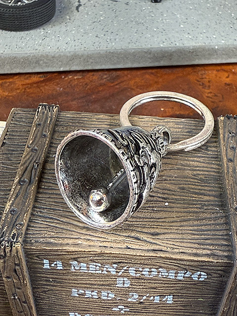 アメリカのバイカーのお守り　クレイスミス　ガーディアンベル　（Wロゴ/シルバー） ■ アメリカン雑貨 アメリカ雑貨 |  | 02