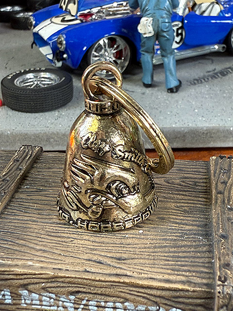 アメリカのバイカーのお守り　クレイスミス　ガーディアンベル　（Wロゴ/ゴールド） ■ アメリカン雑貨 アメリカ雑貨 | 