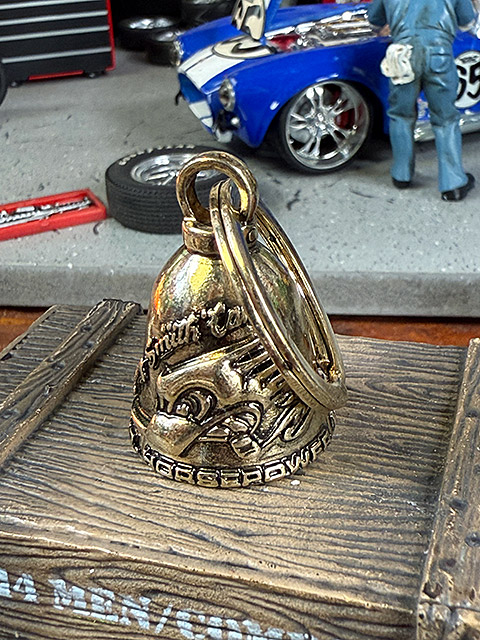 アメリカのバイカーのお守り　クレイスミス　ガーディアンベル　（Wロゴ/ゴールド） ■ アメリカン雑貨 アメリカ雑貨 |  | 01