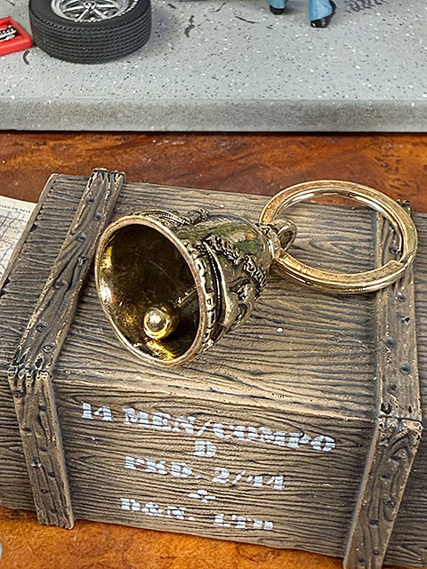 アメリカのバイカーのお守り　クレイスミス　ガーディアンベル　（Wロゴ/ゴールド） ■ アメリカン雑貨 アメリカ雑貨 |  | 02