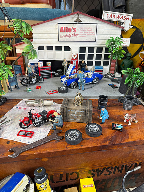 アメリカのバイカーのお守り　クレイスミス　ガーディアンベル　（Wロゴ/ゴールド） ■ アメリカン雑貨 アメリカ雑貨 |  | 03