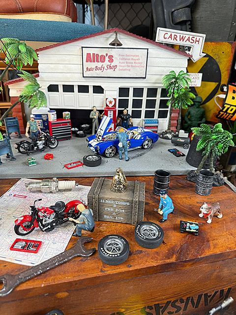 アメリカのバイカーのお守り　クレイスミス　ガーディアンベル　（チェッカーロゴ＆No.1/ゴールド） ■ アメリカン雑貨 アメリカ雑貨 |  | 03