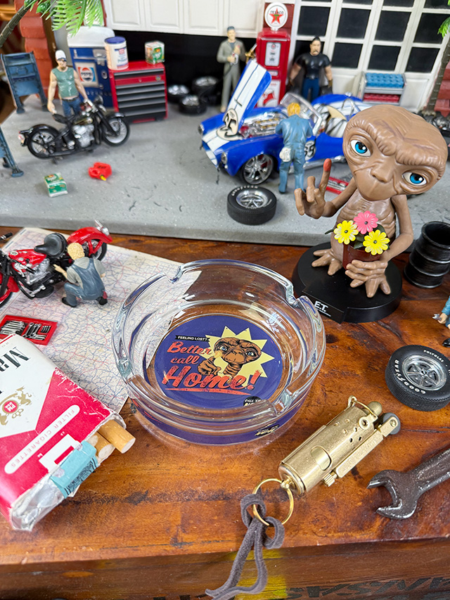 アドバタイジング　ガラスアッシュトレイ　灰皿　（E.T.） ■ アメリカン雑貨 アメリカ雑貨 |  | 03