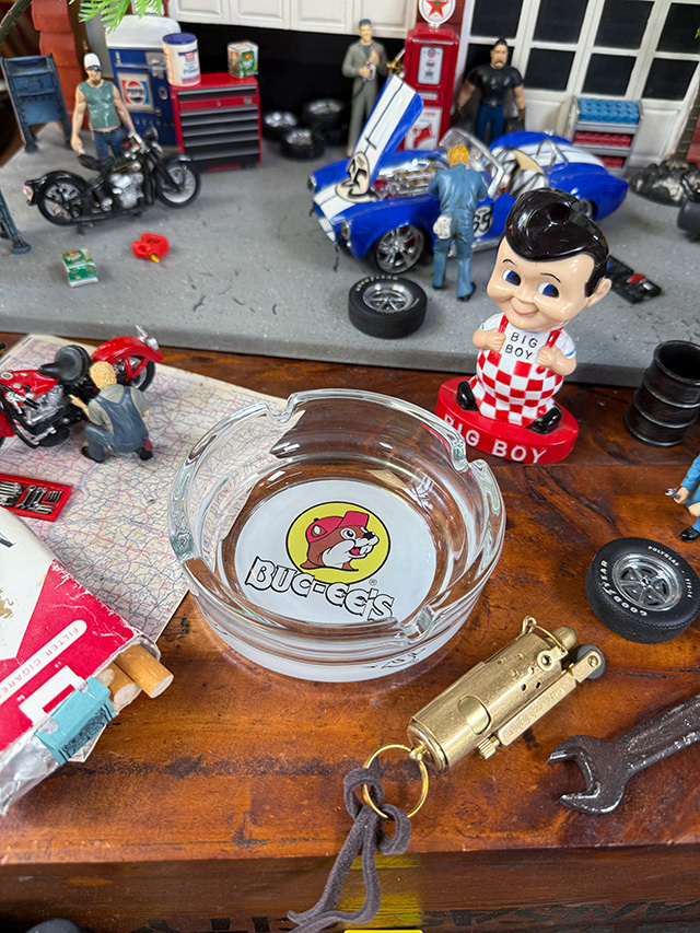 アドバタイジング　ガラスアッシュトレイ　灰皿　（バッキーズ） ■ アメリカン雑貨 アメリカ雑貨 |  | 03