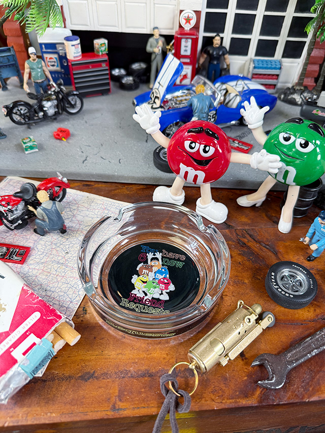 アドバタイジング　ガラスアッシュトレイ　灰皿　（M&M's） ■ アメリカン雑貨 アメリカ雑貨 |  | 03