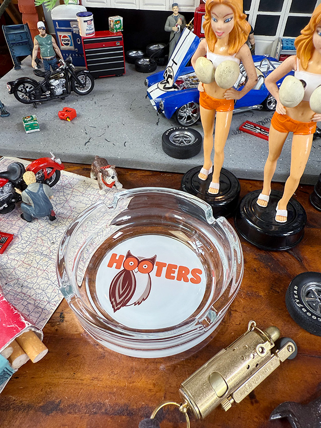 アドバタイジング　ガラスアッシュトレイ　灰皿　（フーターズ） ■ アメリカン雑貨 アメリカ雑貨 | 