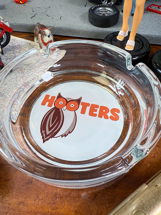 アドバタイジング　ガラスアッシュトレイ　灰皿　（フーターズ） ■ アメリカン雑貨 アメリカ雑貨 |  | 01