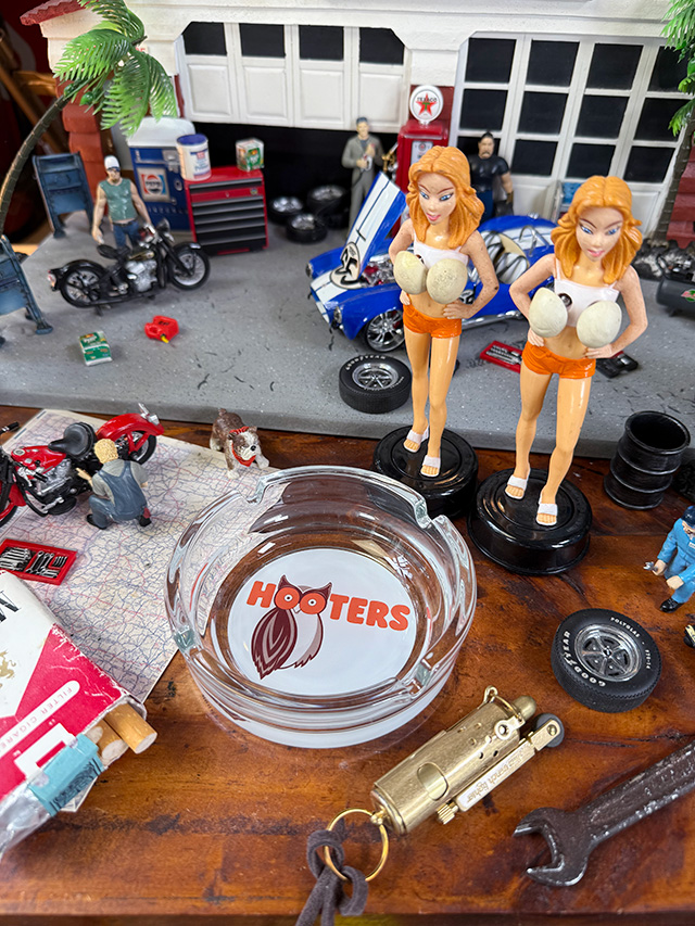 アドバタイジング　ガラスアッシュトレイ　灰皿　（フーターズ） ■ アメリカン雑貨 アメリカ雑貨 |  | 03