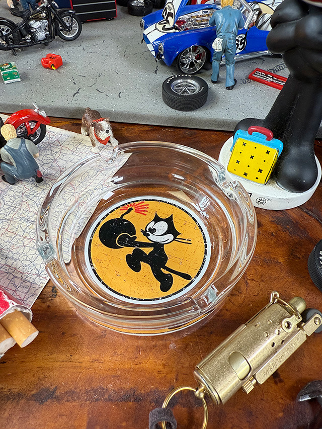 アドバタイジング　ガラスアッシュトレイ　灰皿　（フィリックス/ボム） ■ アメリカン雑貨 アメリカ雑貨 | 