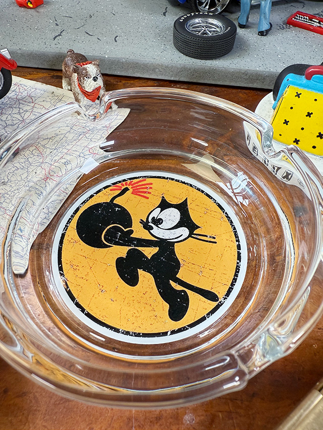 アドバタイジング　ガラスアッシュトレイ　灰皿　（フィリックス/ボム） ■ アメリカン雑貨 アメリカ雑貨 |  | 01