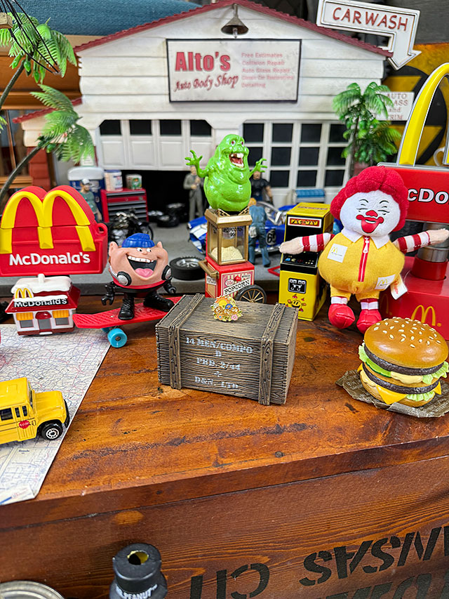 マクドナルド　ヴィンテージコレクション　ハンバーガーパッチ　ピンバッジ　ピンズ ■ アメリカン雑貨 アメリカ雑貨 |  | 02