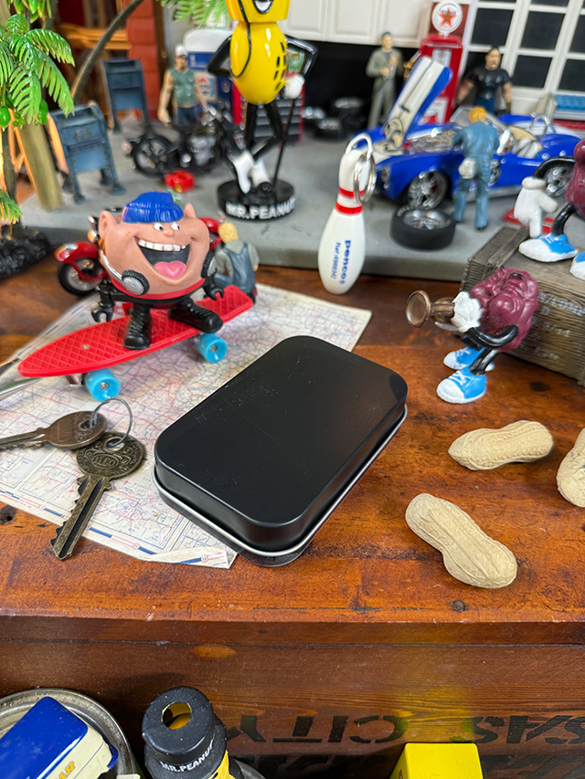 アメリカンアド　ブリキケース　（ピーナッツ/ブラック）　ブリキ缶　小物入れ ■ アメリカン雑貨 アメリカ雑貨 |  | 04