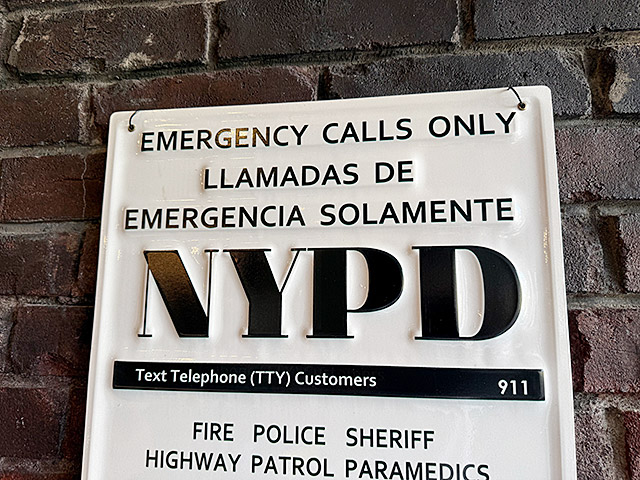 マーキュリー　エンボス　ティンサイン　（NYPD）　ブリキ看板 ■ アメリカン雑貨 アメリカ雑貨 | MERCURY | 01